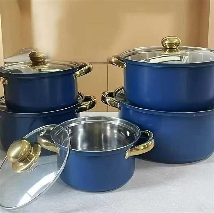 外贸出口套锅🥘 ​5件套套装不锈钢锅入库各50件 套锅尺寸:16cm-24cm，特价52💰 装箱数:8pcs 套锅尺寸:18cm-26cm，特价58💰 装箱数:8pcs