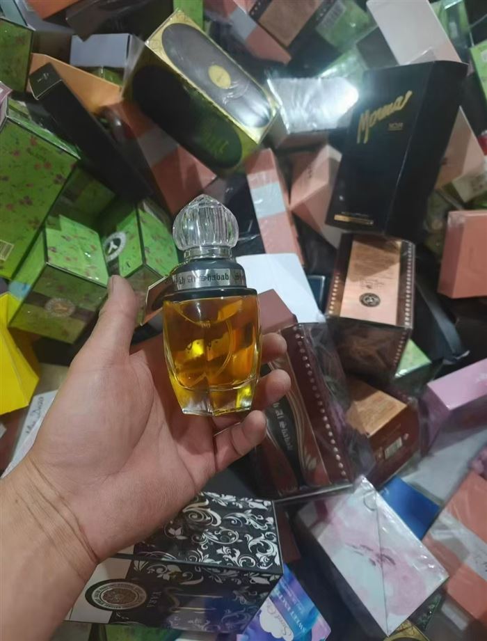 外贸爆款香水3200瓶，清货5.8元一瓶，独立包装，品质非常好，瓶型好看，对路的速度与激情😄😄😄😄