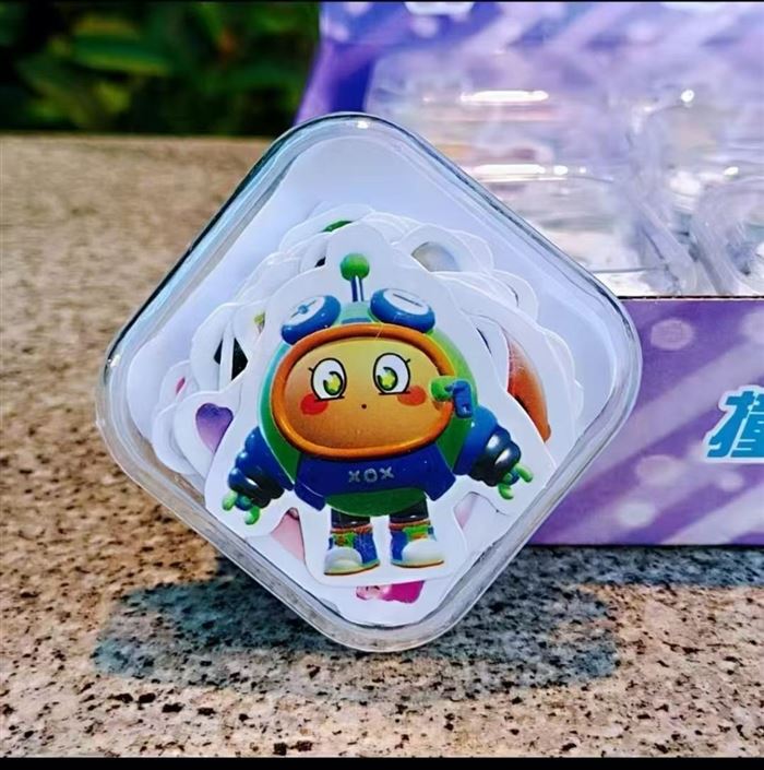 蛋仔派对卡通贴纸 42箱，一箱里面有30大盒，每大盒里有24小盒，1小盒里面有30片 42*30=1260*24=30240盒