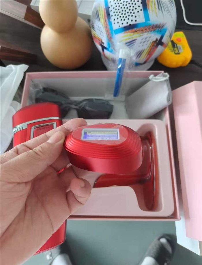 高品质脱毛仪，出口韩国，激光头可拆卸，两个激光头，礼盒包装，非常高档，300台多台。