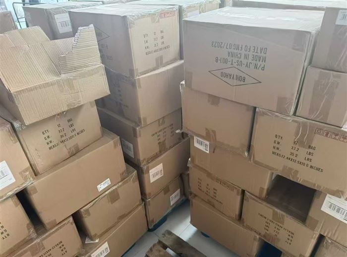 外贸出口原单，小孩玩具，泡泡玩具， 数量1500盒，每盒128支，每箱12盒， 特价处理。