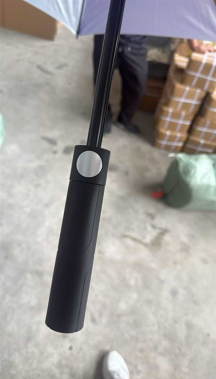 1.3米的半自动大雨伞，特价出