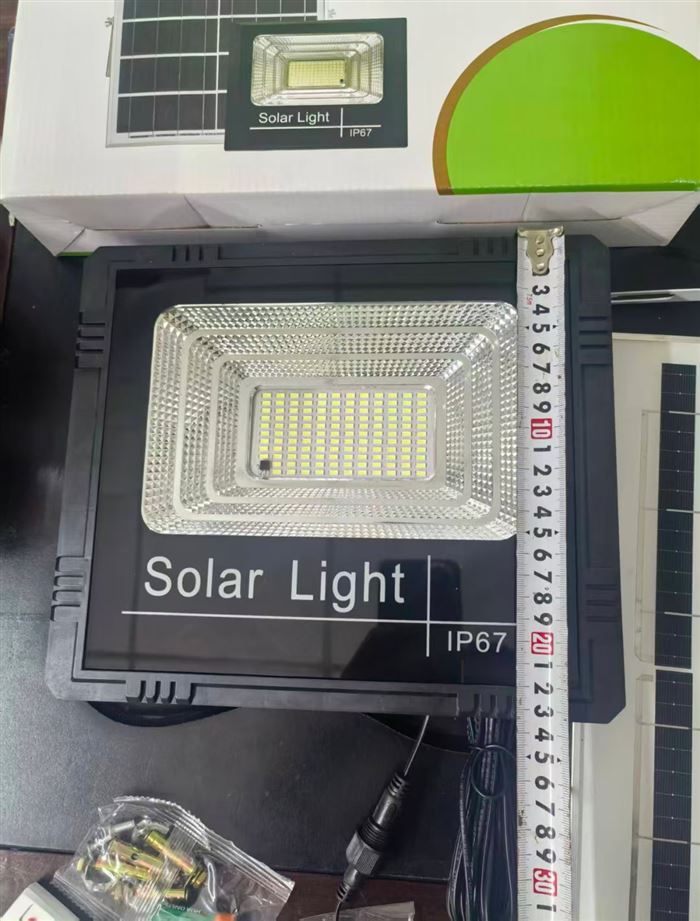 太阳能投光灯5000套 现货秒发