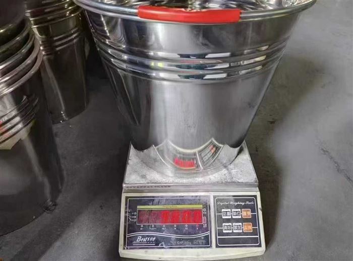 无磁水桶，2000个34公分，15元一个