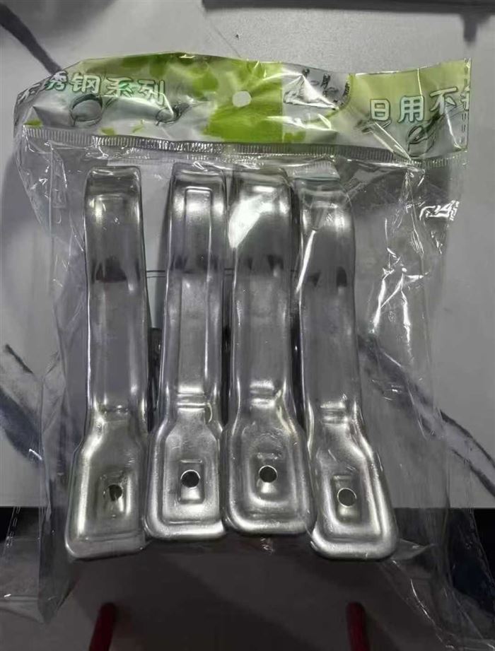 到货棉被夹300箱。一箱1000个。处理价毛毛钱一个。支持分货。