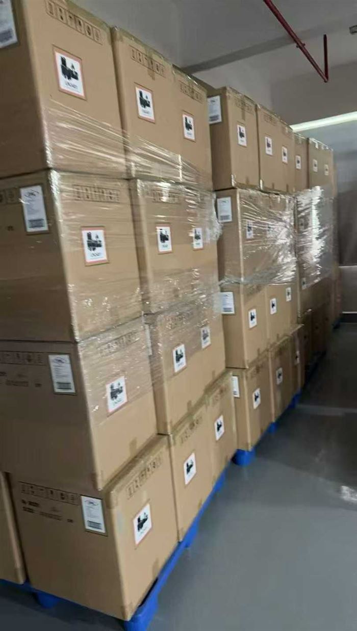 品牌头戴式蓝牙耳机，带降噪，8000套