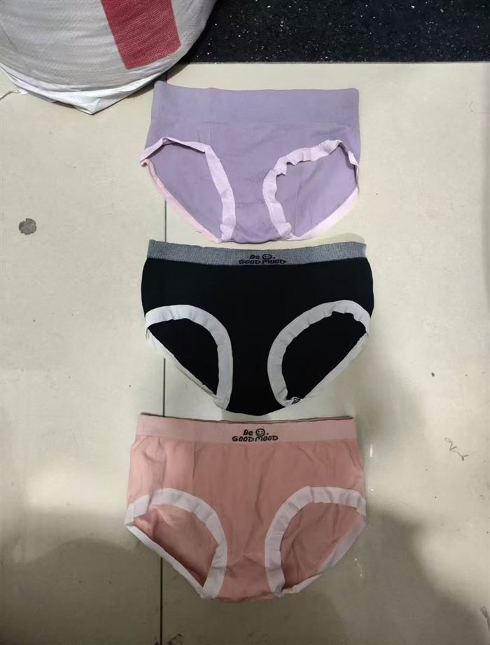 女士内裤21000条。黑色多。整单， 清货￥0.9元一条