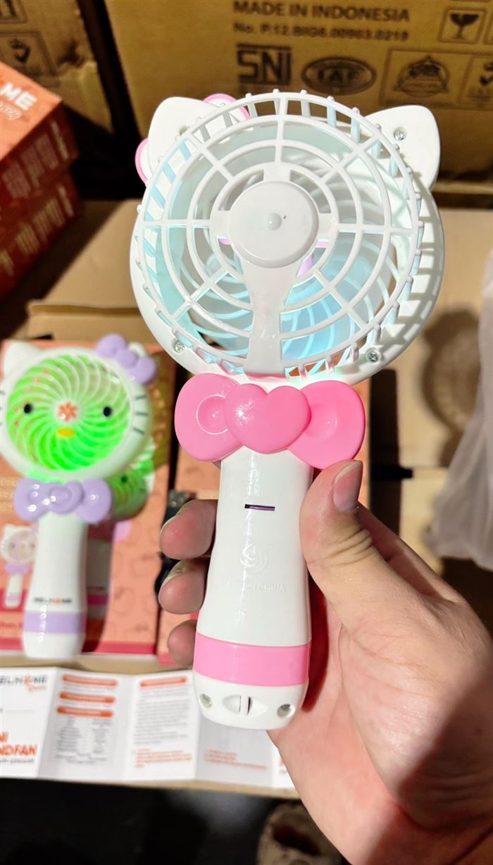 亏本处理一批:(充电1200毫安)七彩灯手持风扇2784台,精品尾货,原箱处理🉐¥块块钱[色][色]