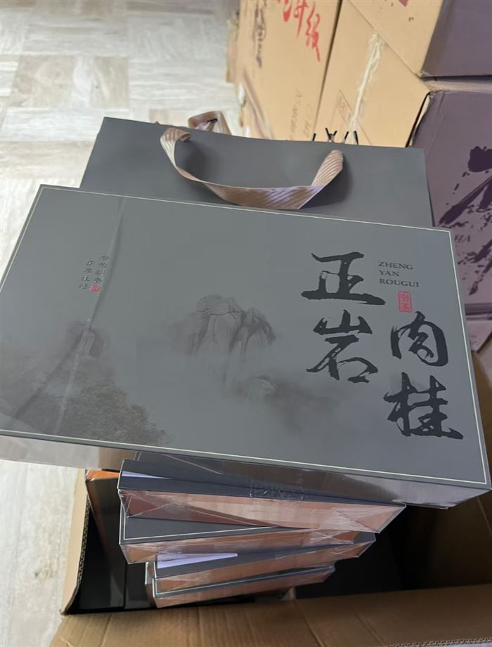 肉桂岩茶：茶🍵到货、礼盒茶、30包、250克、一箱20盒、配有手提袋、礼品🎁客户