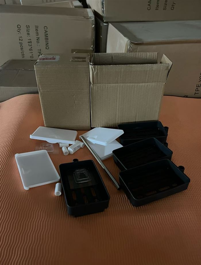 香皂盒置物架到货15000套左右，4层配4个托盘，配两个粘钩，可旋转，独立快递盒包装，大货原箱原件，块块钱的事