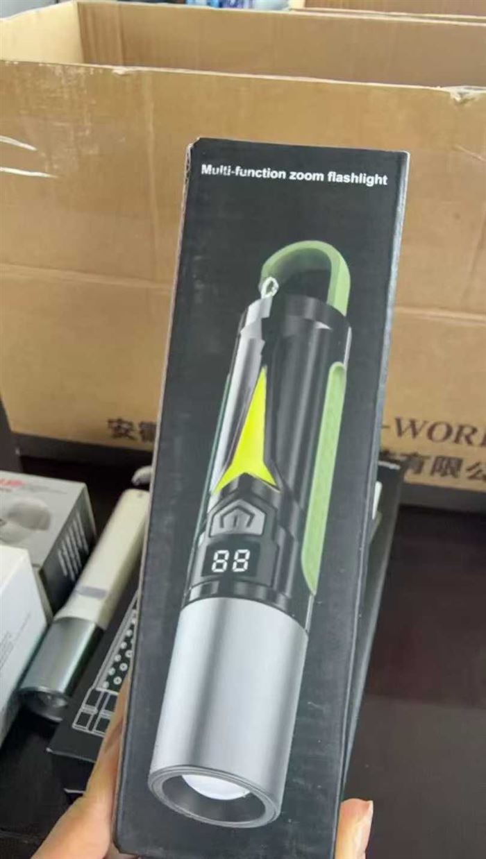 外贸手电筒到货