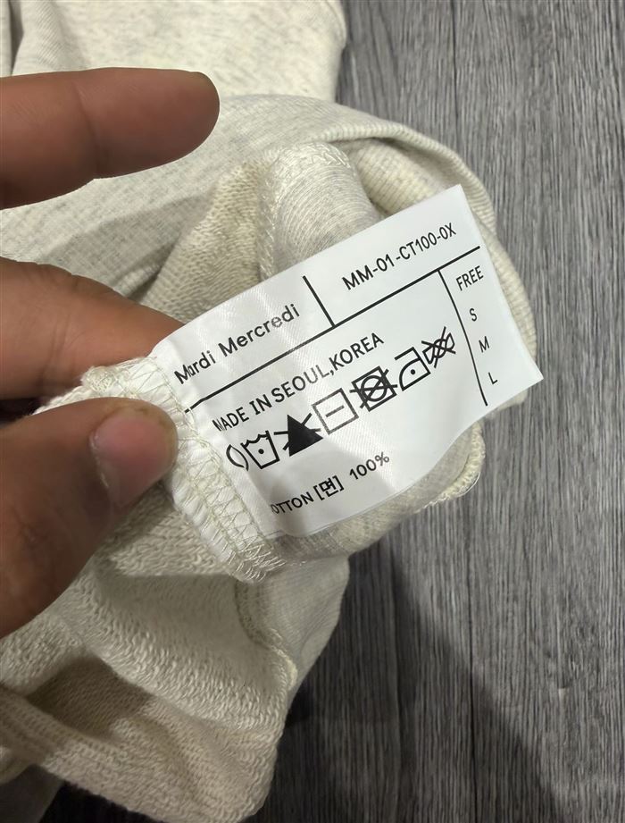 一百五十件Mardi Mercredi 卫衣