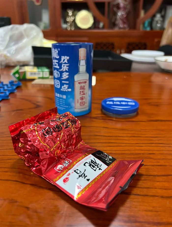铁观音10多块钱一斤，到货20000罐，茶叶品质很好，原箱原件，就卖茶叶，罐子白送