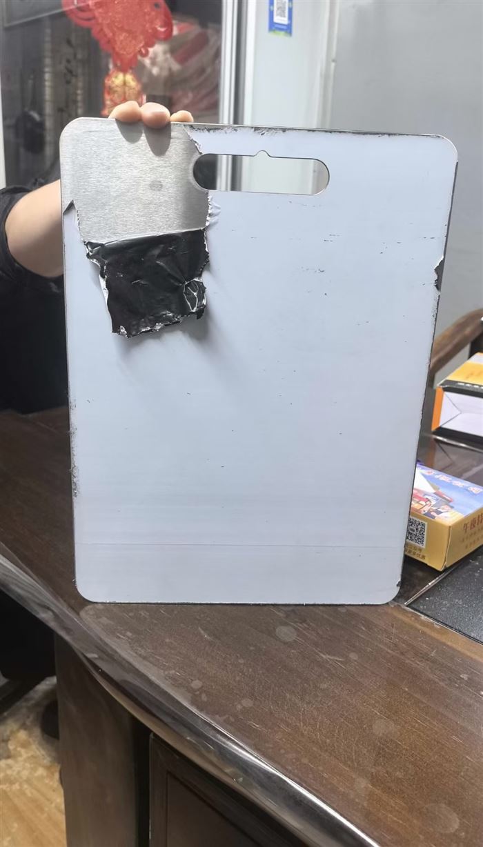 304材质菜板4吨左右，按斤称 全清12500一吨。