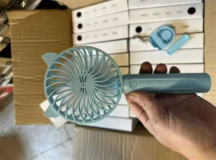 手持充电款迷你小风扇1500个，1200毫安，全清3元一个