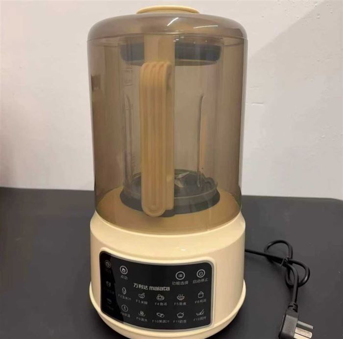 550套品牌万利达破壁料理机 带隔音罩，静音隔音设计，加热功率足，冷热全能，小巧轻便，正规品牌 + 3C 认证，安全靠谱的一键料理。全新带包装。有兴趣私聊