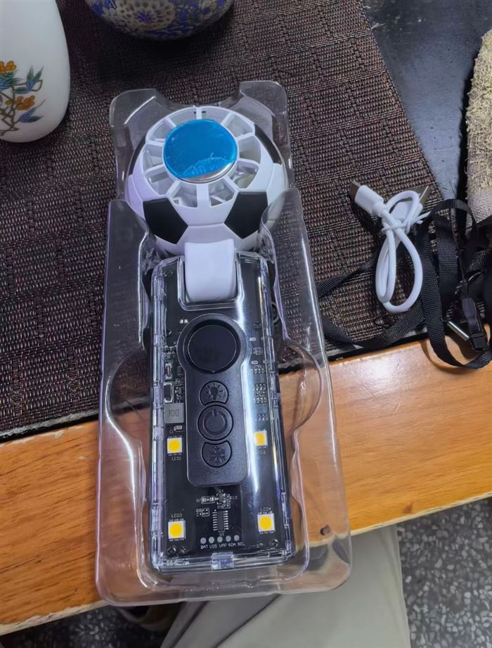 足球制冷高速风扇 5800个 1*元 ​3600mah 电池 原箱原件 板板正正