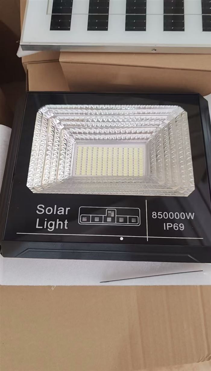 太阳能灯大瓦数，2000套，牛皮纸包装特价出售