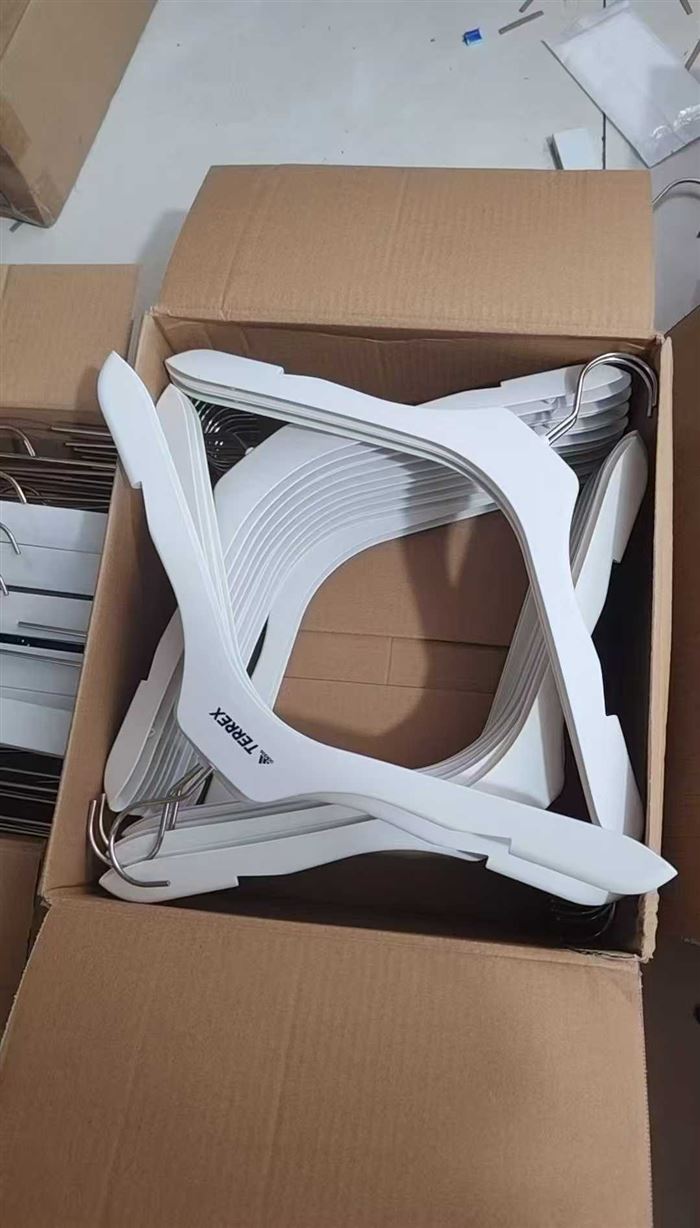 衣架裤架13吨 库房到期低价出