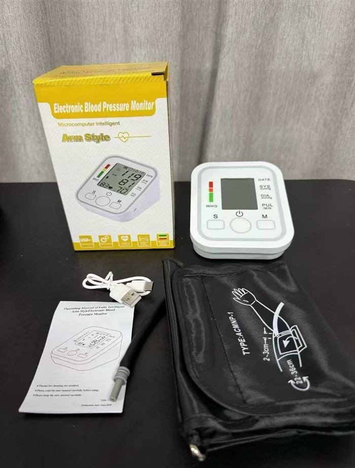 出口品质血压计，带语音播报 一箱50套，特价5000套