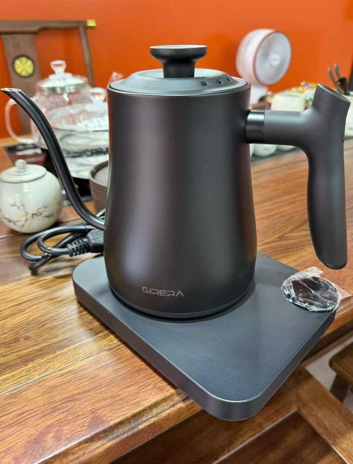 出口外贸110V烧水壶 黑色细嘴款，带底座和电源线，烧水快，操作简单，适合手冲咖啡、泡茶用。