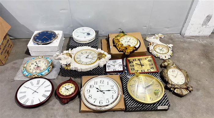挂钟摆件1吨,款式很多,淘汰下架品,按吨处理