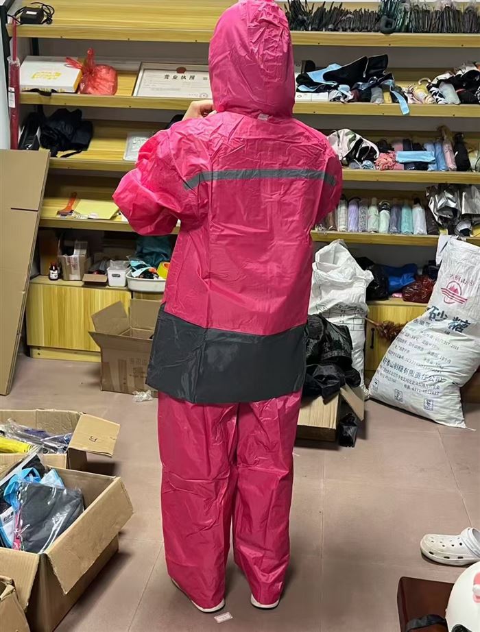 红叶品牌雨衣 1000套左右 特价出