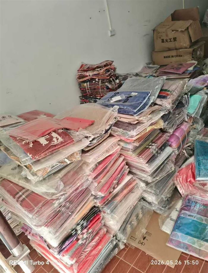 羊绒围巾/真丝围巾约4600条，便宜清货…… [發]论斤出…… ​✨约500Kg ​