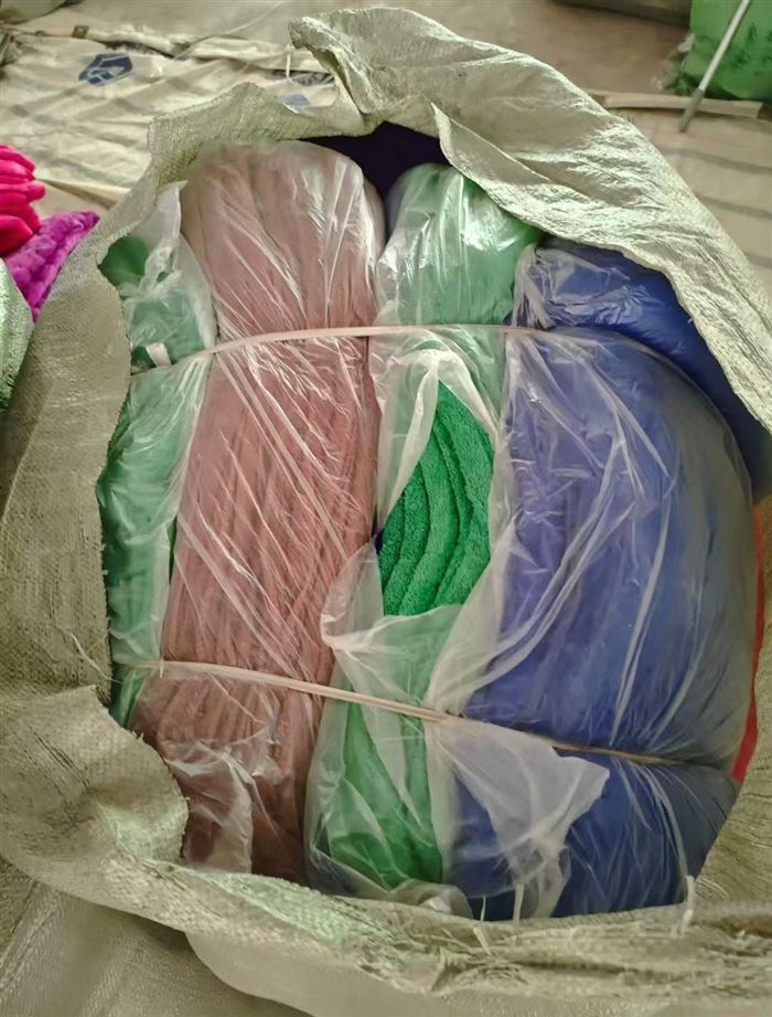 四色加厚大克重轻奢浴巾322条，尺寸：约135×65cm，4~5种颜色，加厚面料，轻奢款式，质感一流，量贩包装……