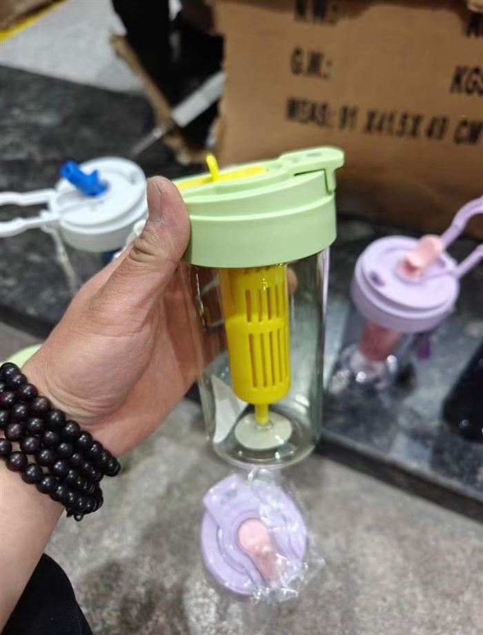 网红双饮咖啡杯6000个，清货3元一个
