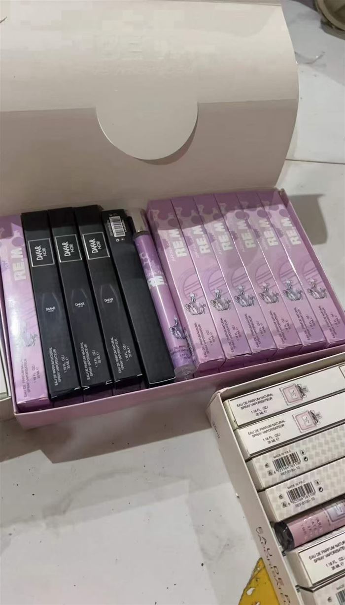 35毫升香水30000瓶左右，清货1.5元一瓶.香精点数高，留香持久，独立包装，带展示盒