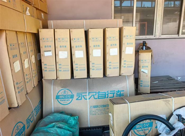永久公路车打包出100多台，铝合金有20台里面，1xx元一台清 只限打包！