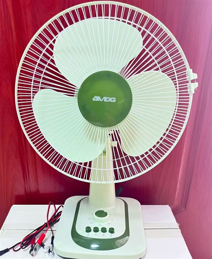 多功能12寸台扇 带定时功能 太阳能+车载+户外， 全世界每个国家都通用！ 10000台， 处理