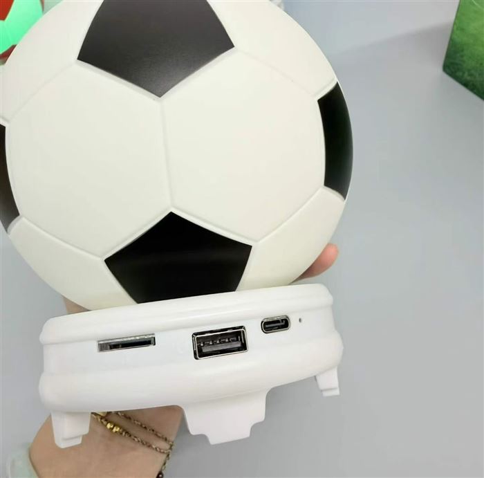 3000套 足球蓝牙音箱 自带RGB七彩氛围灯 蓝牙连接+FM收音机+U盘+TF内存卡播放 全新袋包 有兴趣私聊