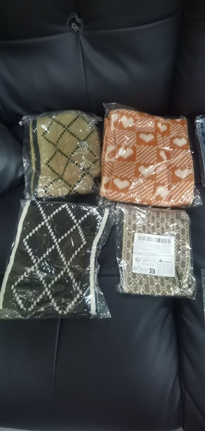 ​围巾🧣安排上 ​几千条，针织🧶围巾🧣 ​打包价！