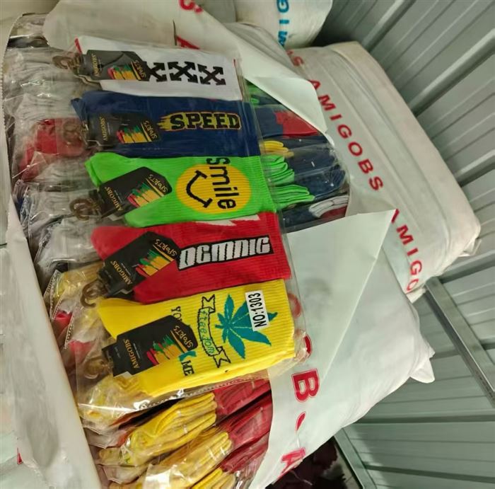 原单运动袜13000双，整整齐齐，品质很好，低价清货