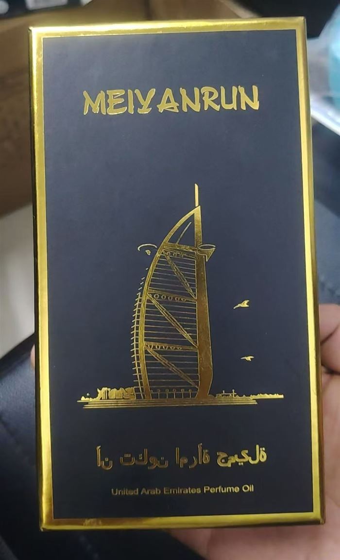 迪拜香水，反转巴黎，此款香水不含酒精。敏感皮肤也可用。数量不多，打包低价清。