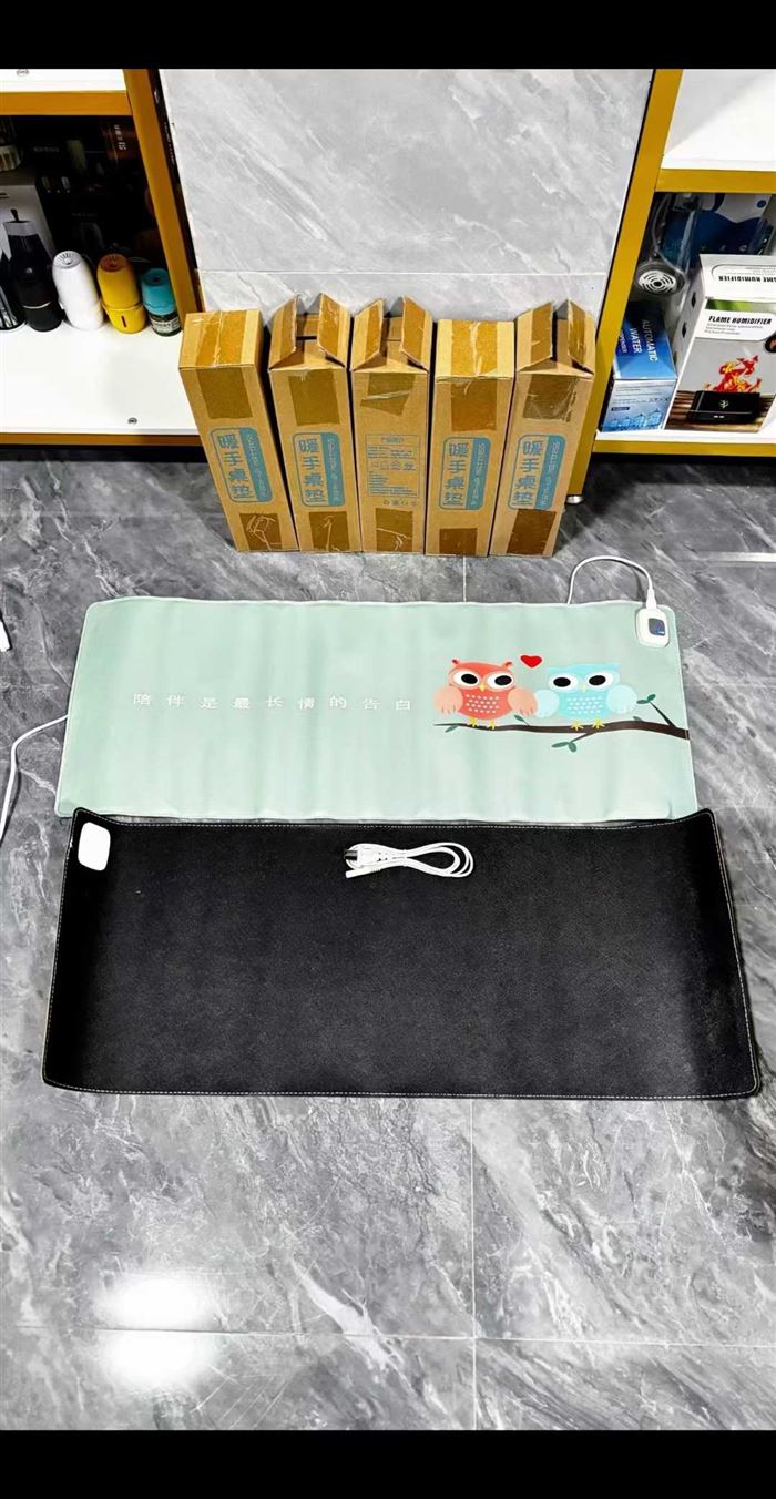 220v加热暖手桌垫1600张,原价18元,现原箱骨折处理🉐¥小块块💰只要个纸箱钱就好[勾引]
