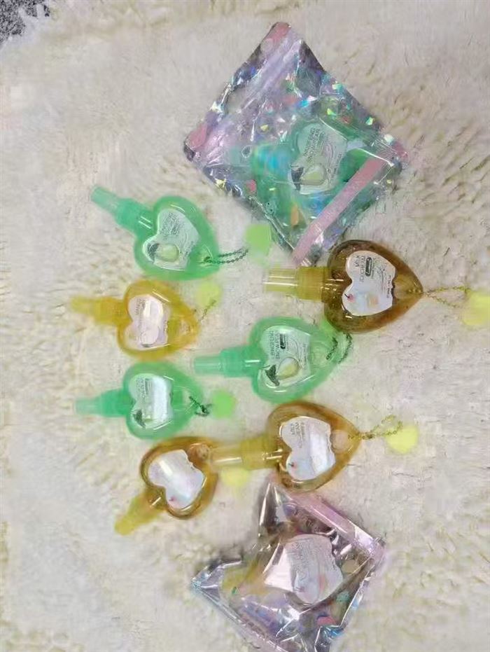 50毫升香水45000瓶左右，清货1元一个，分货1.2元一个，原箱原件，香味多，独立包装，好日期