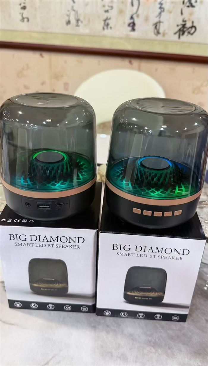 出口高品质蓝牙音箱，可串联 ​还有 12000 个，特价