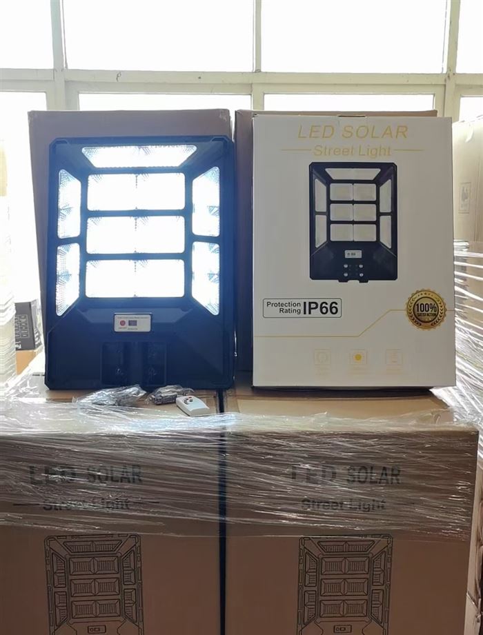 太阳能一体化大路灯 灯体尺寸550*410 现货特价