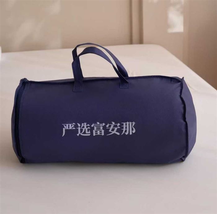🔥冬季爆款，严选富安娜 品牌 蚕丝子母被现货1000套 尺寸200*230 重量:3斤+5斤 ​重量:4斤+6斤 价格超级便宜，直播，团购爆款推荐 它​由一床薄被（子被）和一床厚被（母被）组成 可以自由组合成三床不同厚度的被子： ​