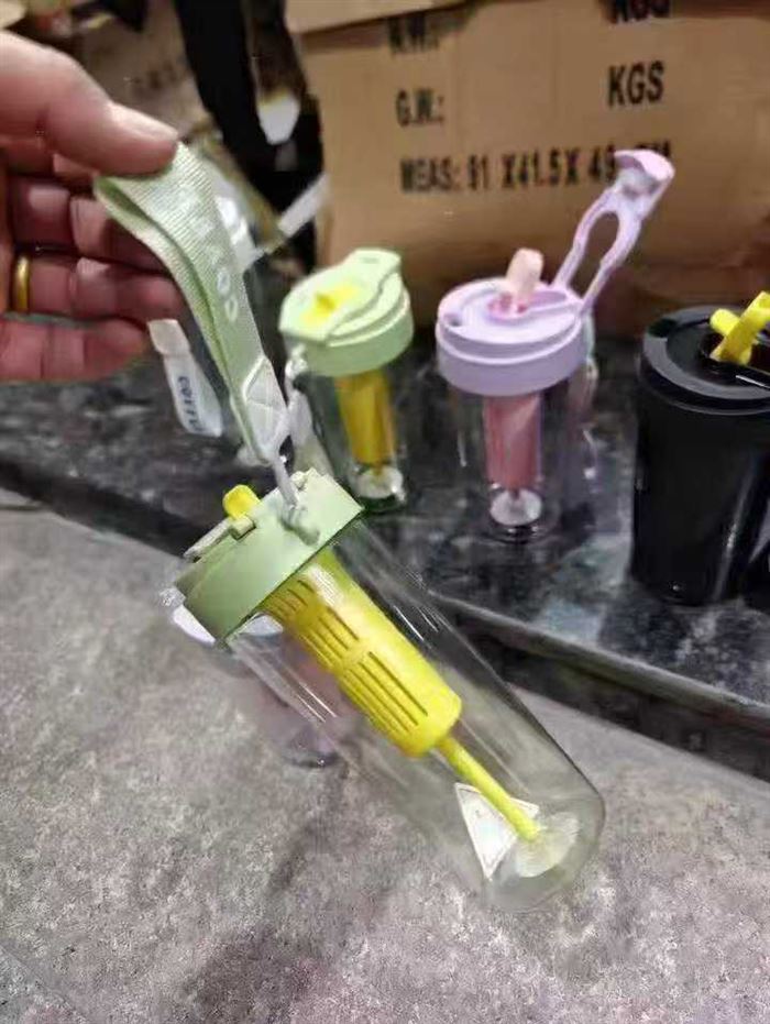 网红双饮咖啡杯6000个，清货3元一个，要的速度