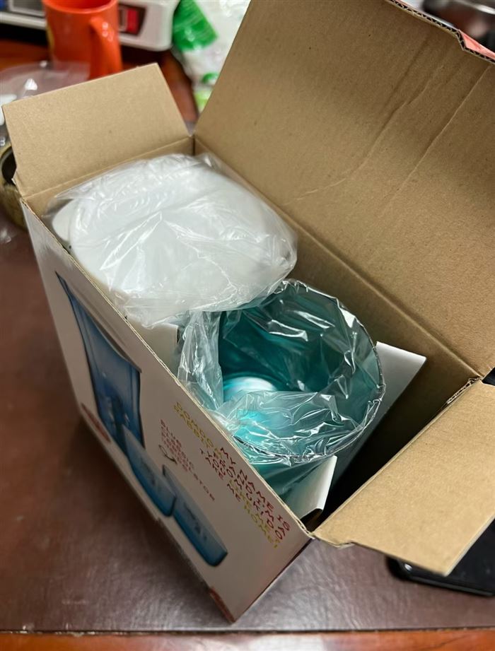 出口英国凉水壶套装到货1000套左右，品质做工很好，原箱原件，一套盒只需一根烟钱