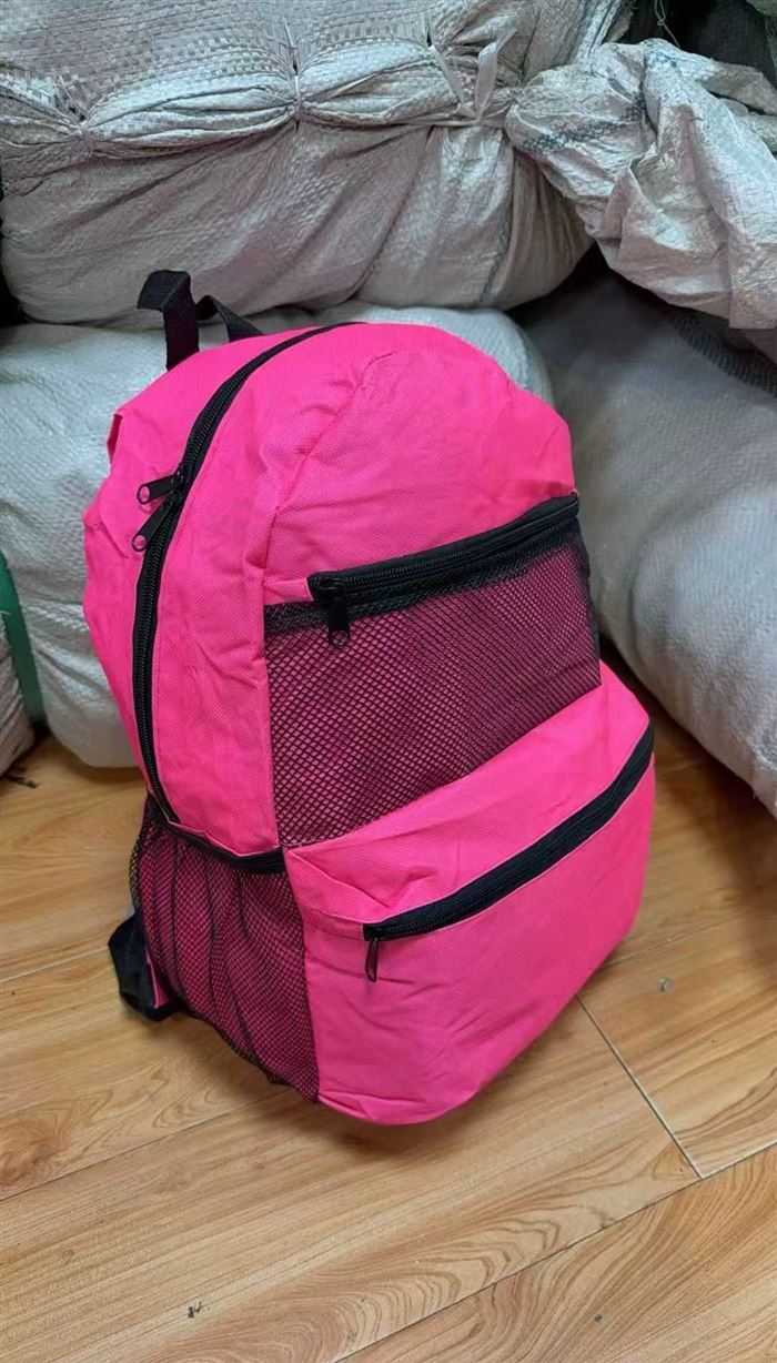背包双肩包还有2万个，价格便宜，要的老板速度，清货小几块钱