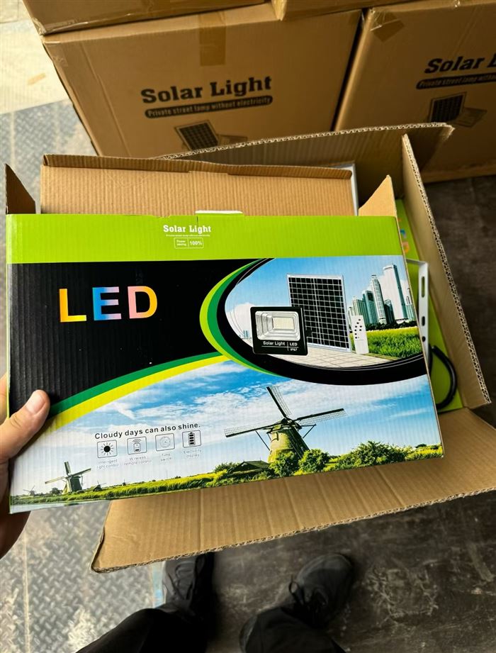 太阳能投光灯 3000w 2000套，低价出售